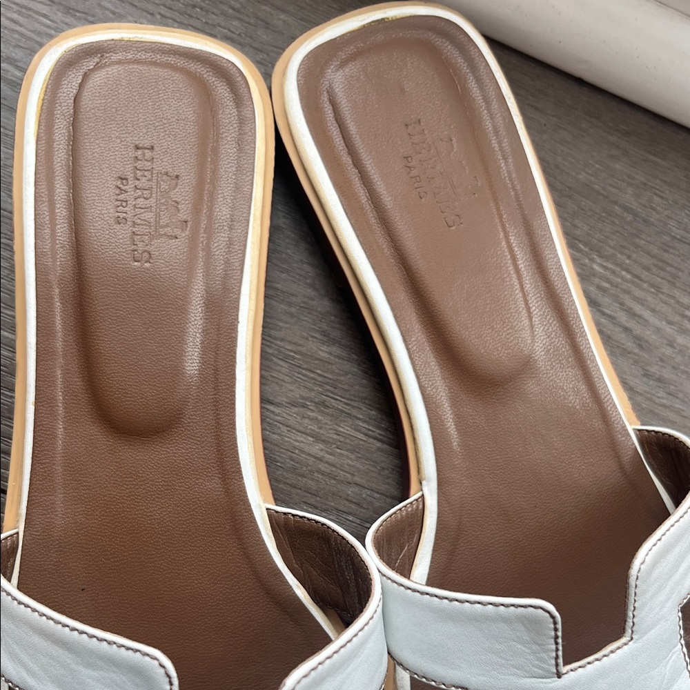 Hermes Oasis Sandals. - Picture 3 of 7